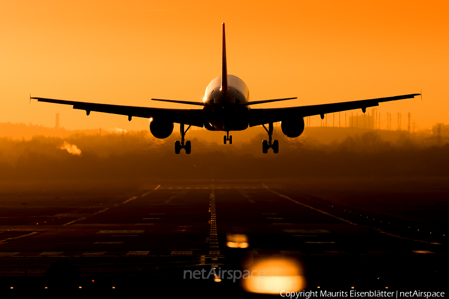 easyJet Airbus A319-111 (G-EZAG) | Photo 133414