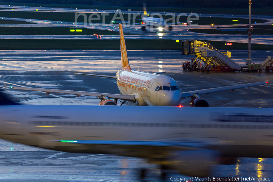 easyJet Airbus A319-111 (G-EZAG) | Photo 33734