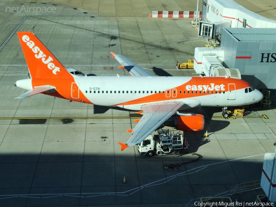 easyJet Airbus A319-111 (G-EZAI) | Photo 529968