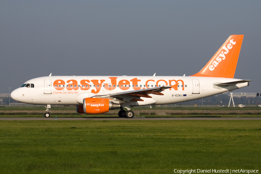 easyJet Airbus A319-111 (G-EZAJ) | Photo 546857