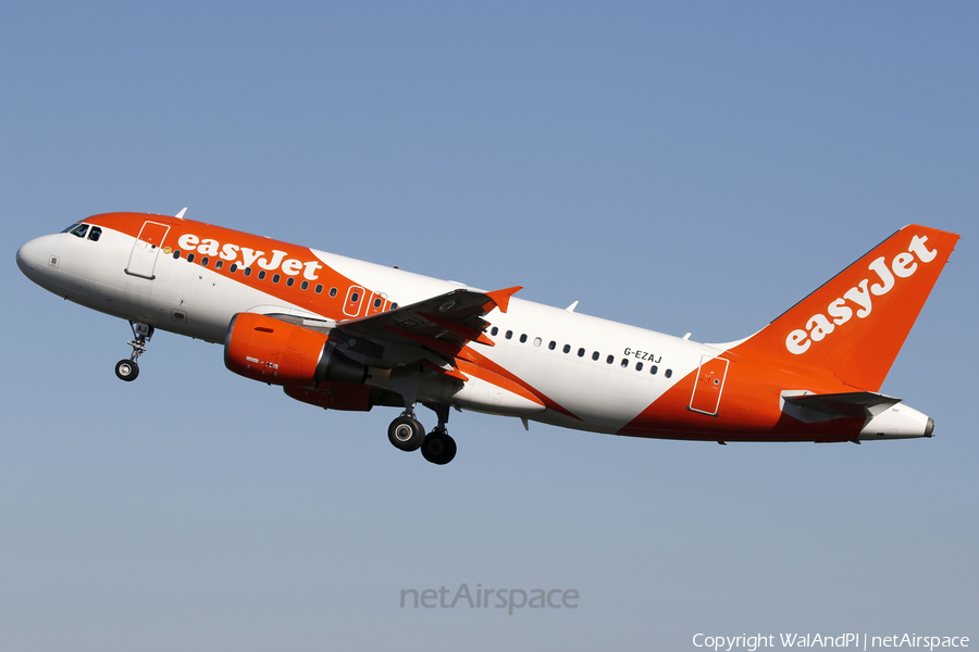 easyJet Airbus A319-111 (G-EZAJ) | Photo 561793