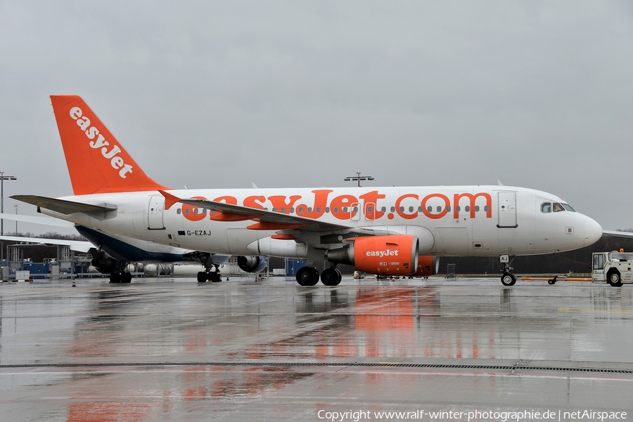easyJet Airbus A319-111 (G-EZAJ) | Photo 447790