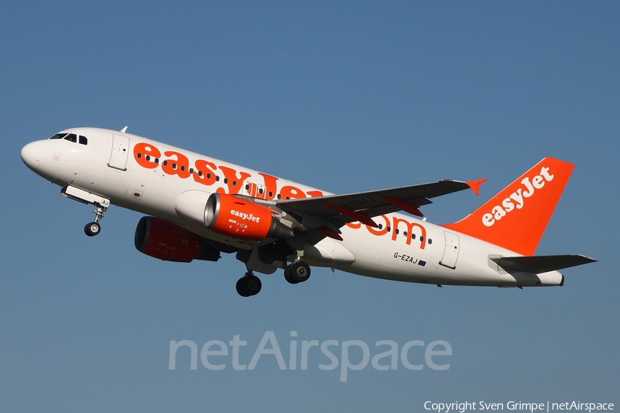 easyJet Airbus A319-111 (G-EZAJ) | Photo 106287
