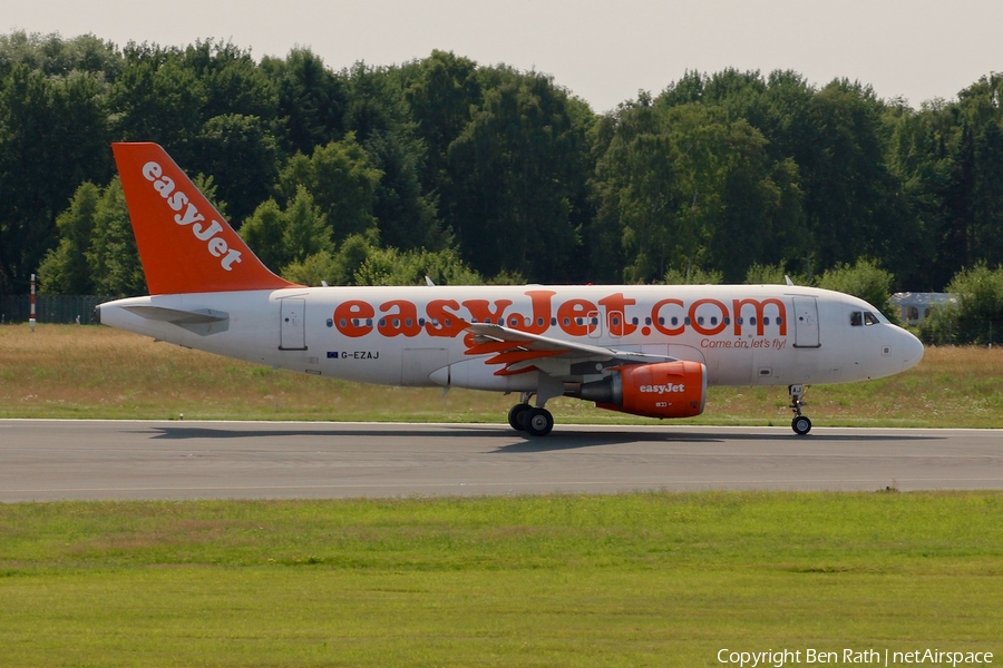 easyJet Airbus A319-111 (G-EZAJ) | Photo 29561