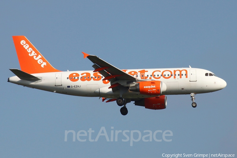 easyJet Airbus A319-111 (G-EZAJ) | Photo 48054