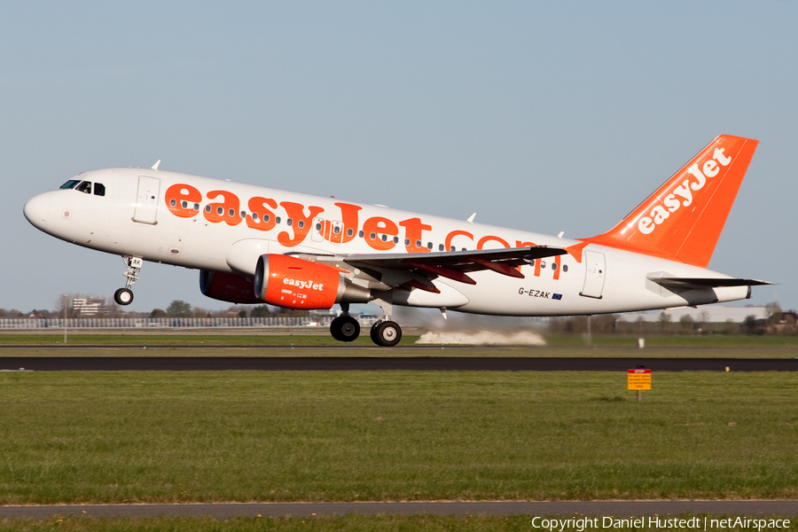 easyJet Airbus A319-111 (G-EZAK) | Photo 641057