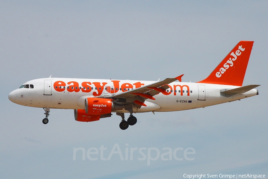 easyJet Airbus A319-111 (G-EZAK) | Photo 50276