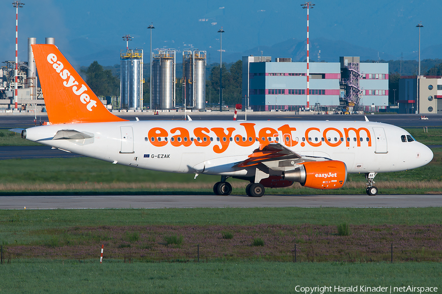 easyJet Airbus A319-111 (G-EZAK) | Photo 292930