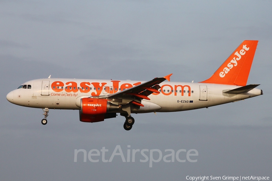 easyJet Airbus A319-111 (G-EZAO) | Photo 16516