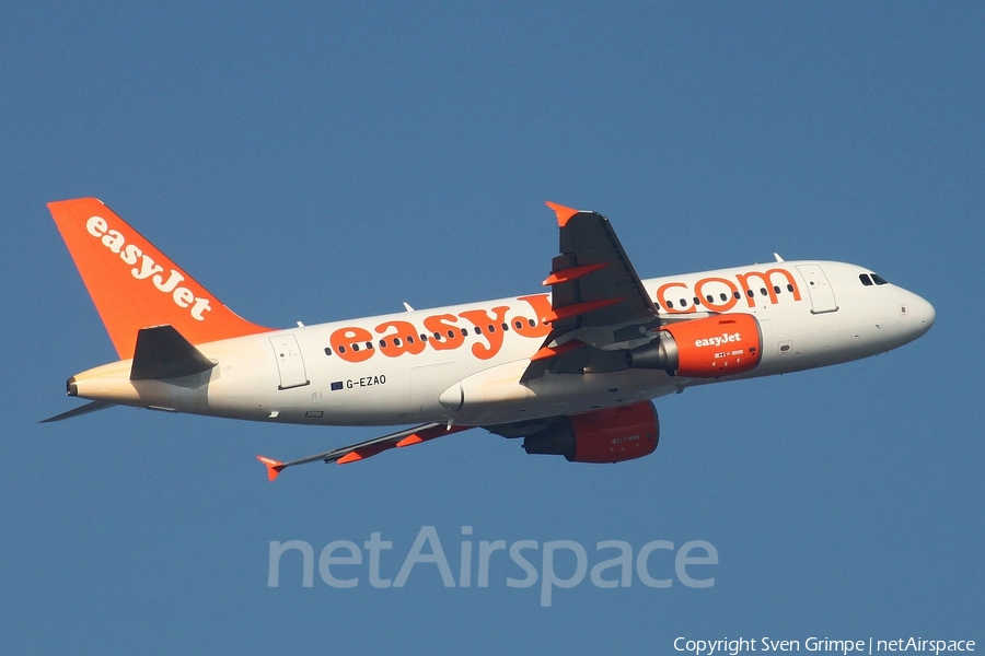 easyJet Airbus A319-111 (G-EZAO) | Photo 37953