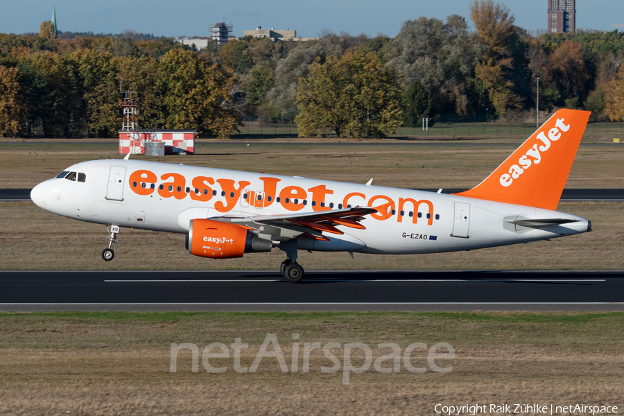 easyJet Airbus A319-111 (G-EZAO) | Photo 274080