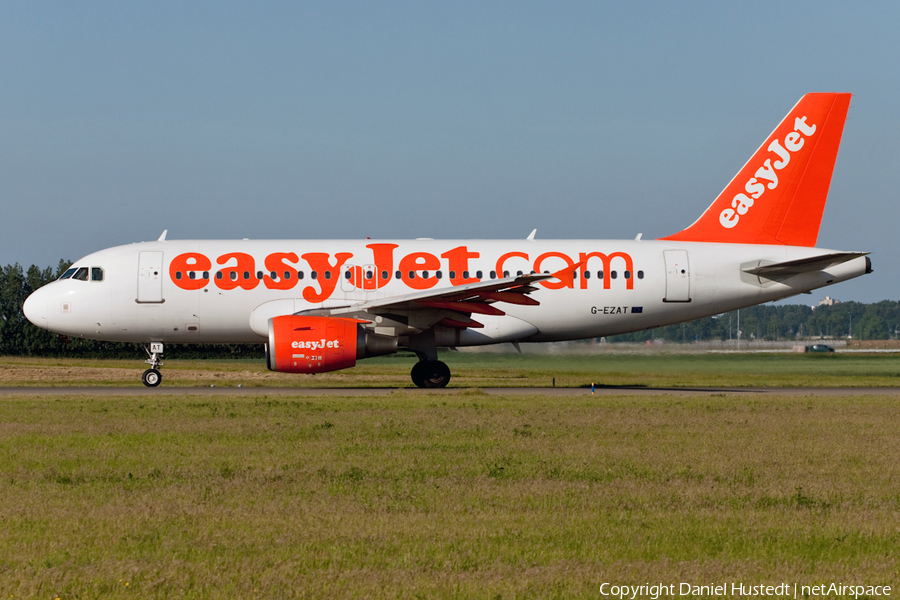 easyJet Airbus A319-111 (G-EZAT) | Photo 491826