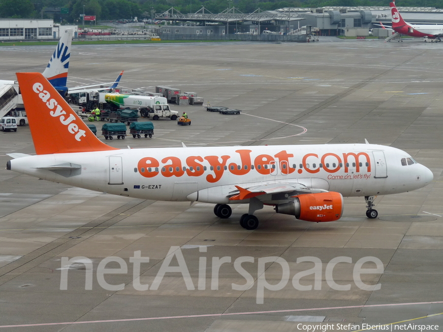 easyJet Airbus A319-111 (G-EZAT) | Photo 492574