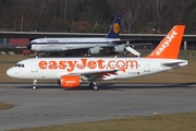 easyJet Airbus A319-111 (G-EZAT) at  Hamburg - Fuhlsbuettel (Helmut Schmidt), Germany