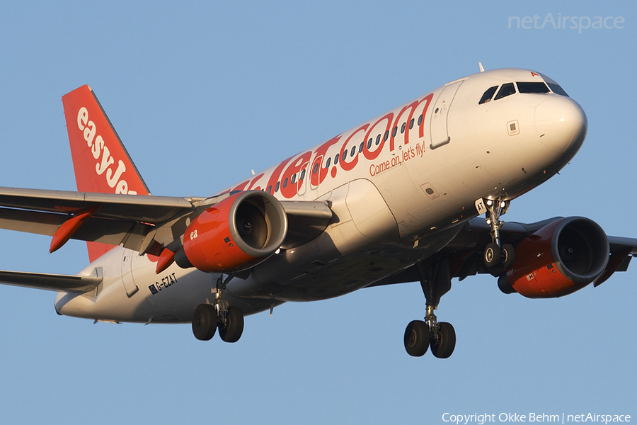 easyJet Airbus A319-111 (G-EZAT) | Photo 42033