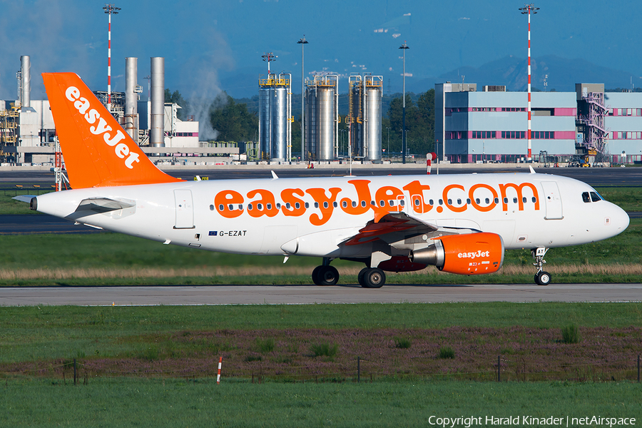 easyJet Airbus A319-111 (G-EZAT) | Photo 292937