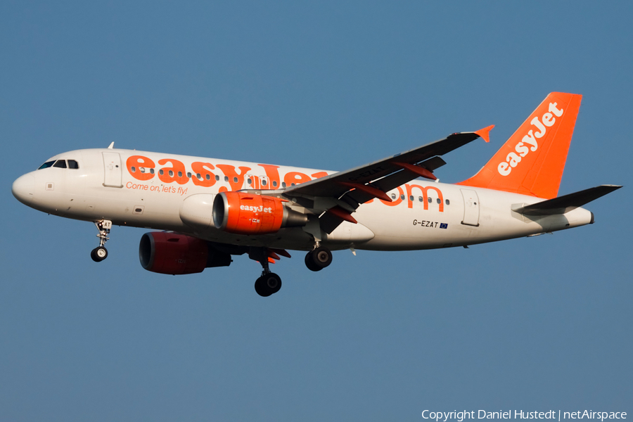 easyJet Airbus A319-111 (G-EZAT) | Photo 658043