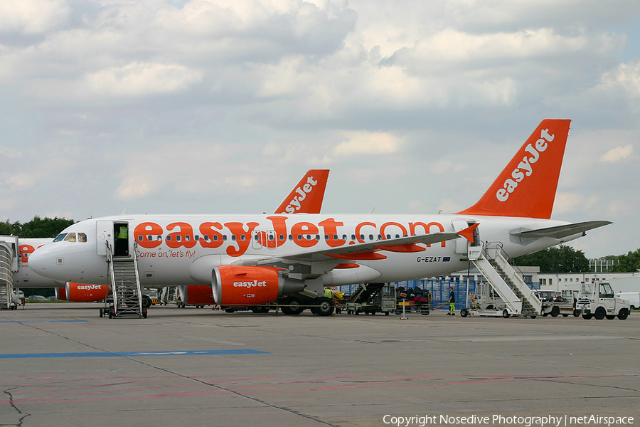 easyJet Airbus A319-111 (G-EZAT) | Photo 946