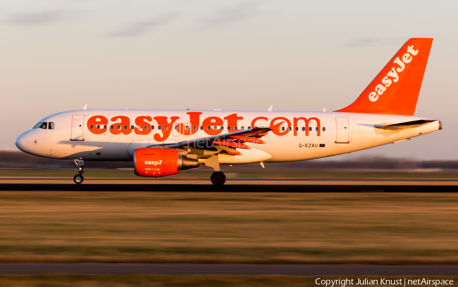easyJet Airbus A319-111 (G-EZAU) | Photo 157379