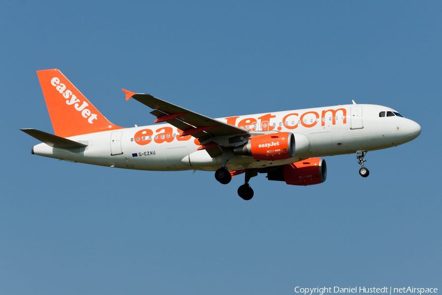 easyJet Airbus A319-111 (G-EZAU) | Photo 657964