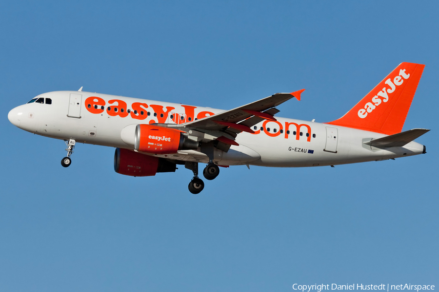 easyJet Airbus A319-111 (G-EZAU) | Photo 631845
