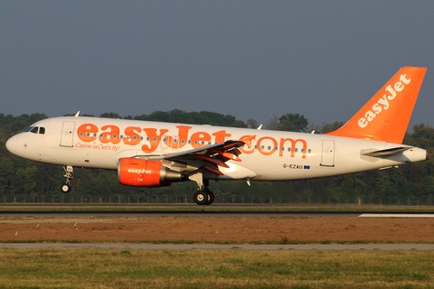 easyJet Airbus A319-111 (G-EZAU) at  Milan - Malpensa, Italy