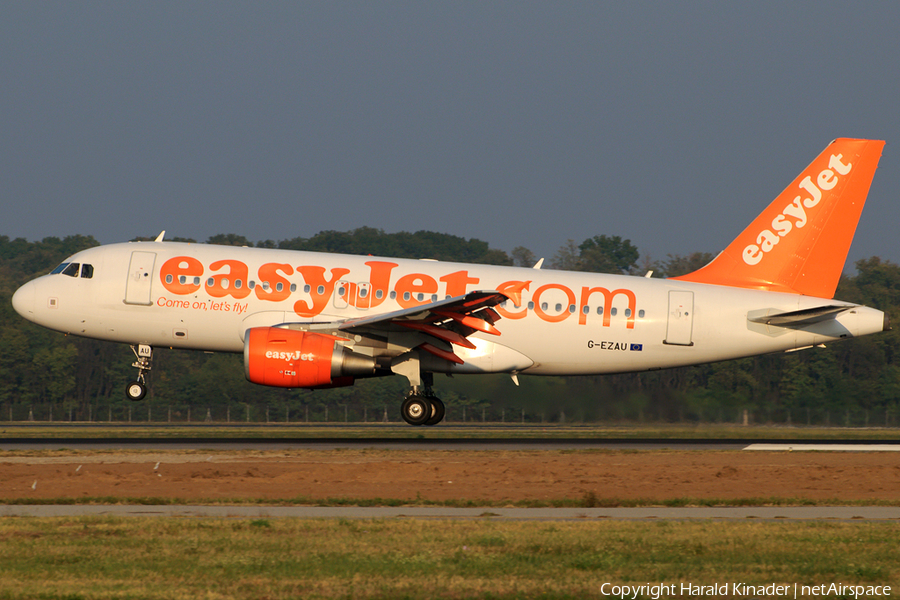 easyJet Airbus A319-111 (G-EZAU) | Photo 311161