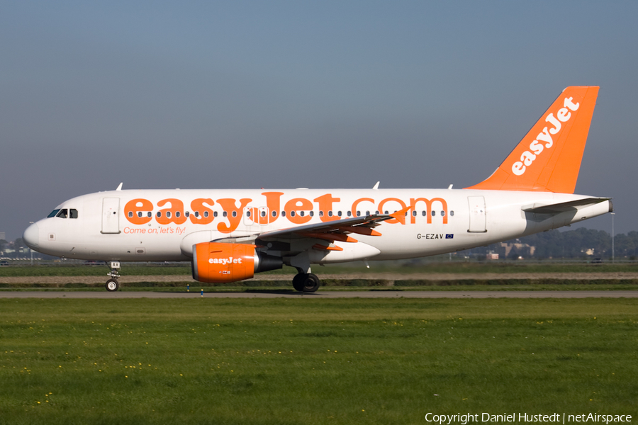 easyJet Airbus A319-111 (G-EZAV) | Photo 548284