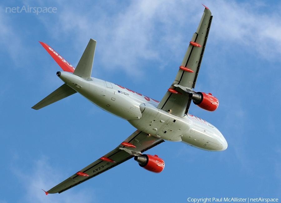 easyJet Airbus A319-111 (G-EZAV) | Photo 21581