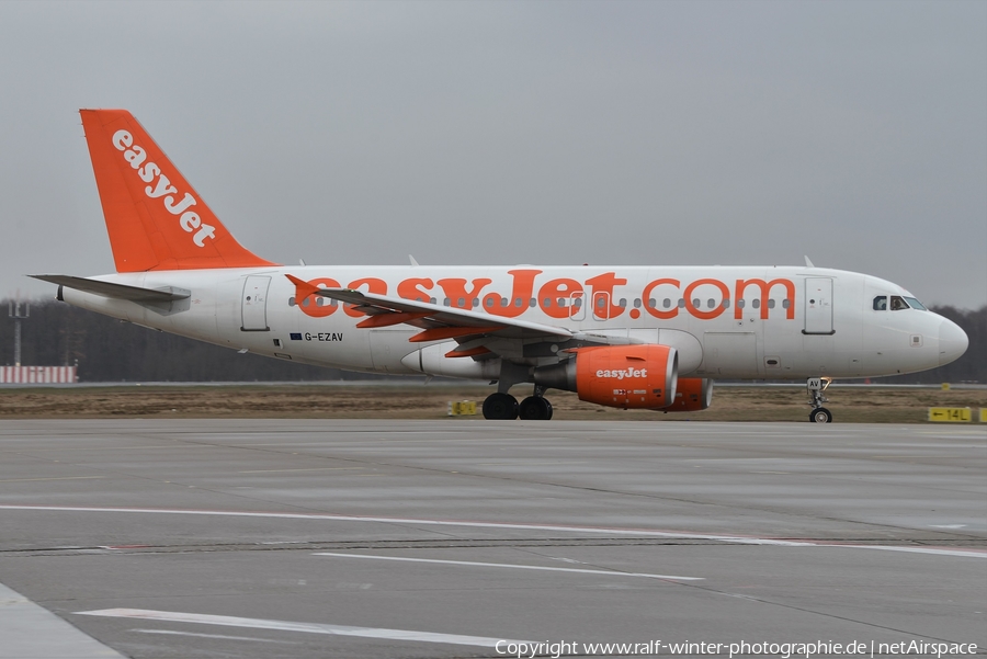 easyJet Airbus A319-111 (G-EZAV) | Photo 458184