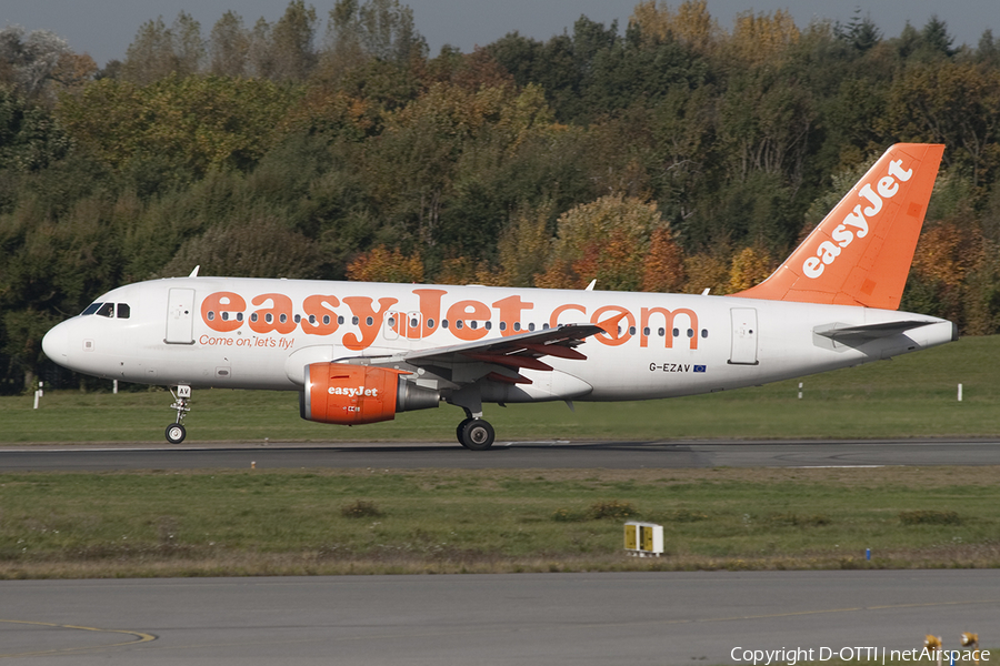 easyJet Airbus A319-111 (G-EZAV) | Photo 395155