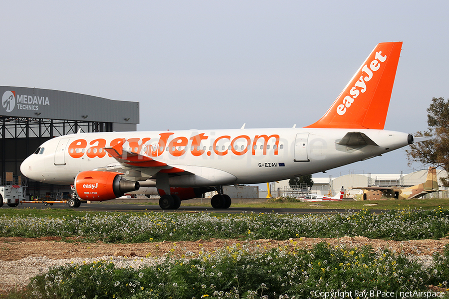 easyJet Airbus A319-111 (G-EZAV) | Photo 222638