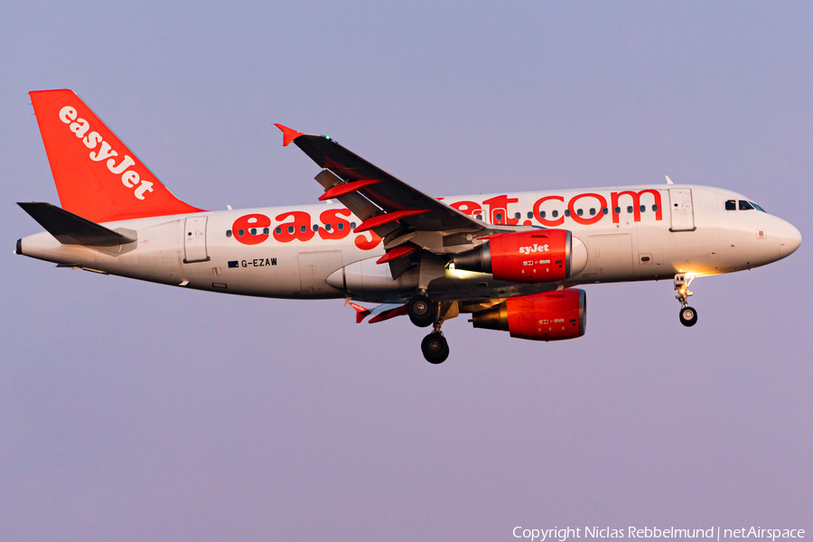 easyJet Airbus A319-111 (G-EZAW) | Photo 364727