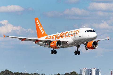 easyJet Airbus A319-111 (G-EZAW) at  Amsterdam - Schiphol, Netherlands