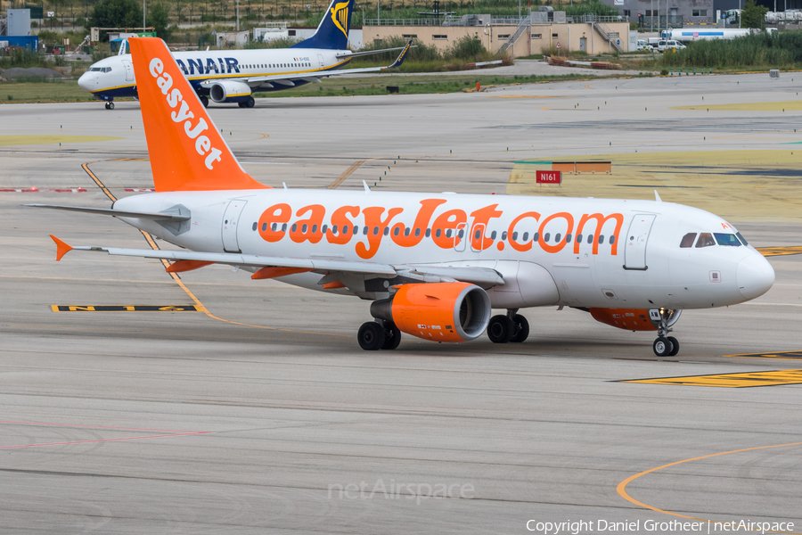 easyJet Airbus A319-111 (G-EZAW) | Photo 83477