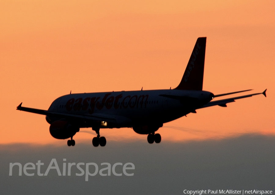 easyJet Airbus A319-111 (G-EZAW) | Photo 3635