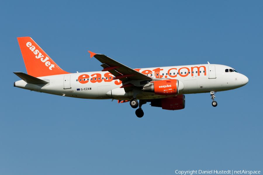 easyJet Airbus A319-111 (G-EZAW) | Photo 657965