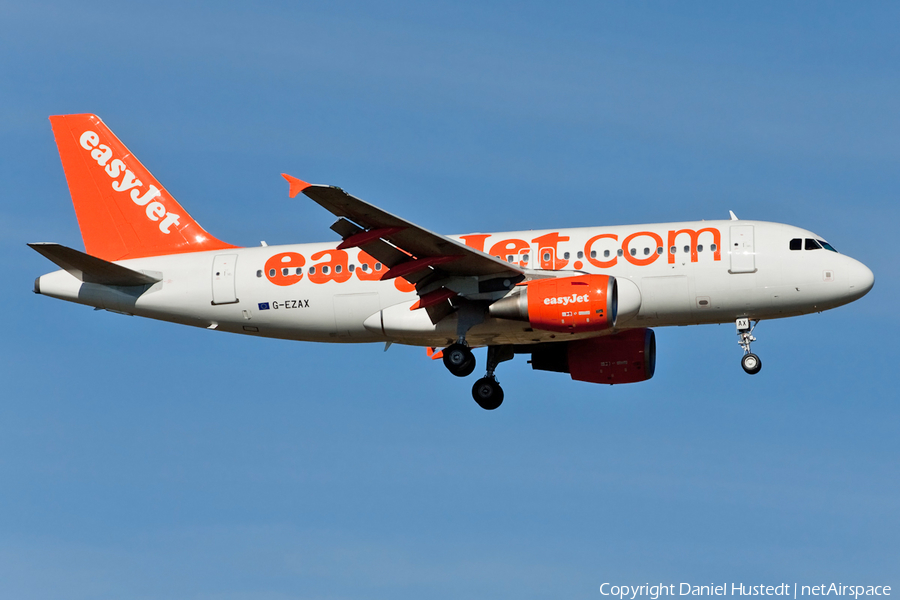 easyJet Airbus A319-111 (G-EZAX) | Photo 515675