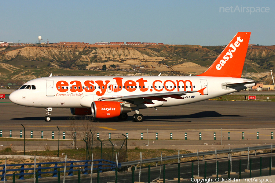 easyJet Airbus A319-111 (G-EZAX) | Photo 42268