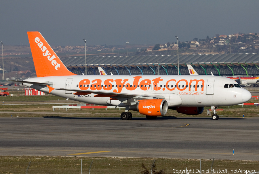 easyJet Airbus A319-111 (G-EZAX) | Photo 544423