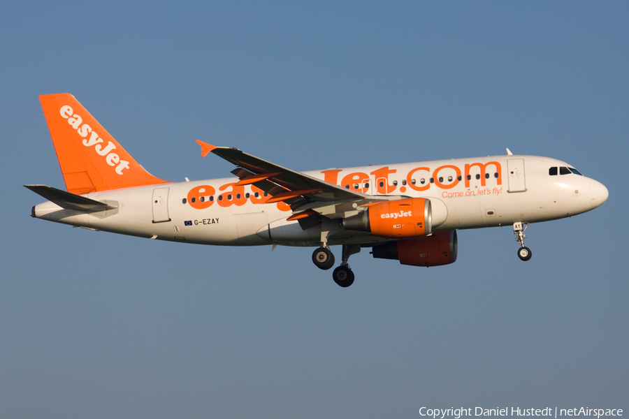 easyJet Airbus A319-111 (G-EZAY) | Photo 546858