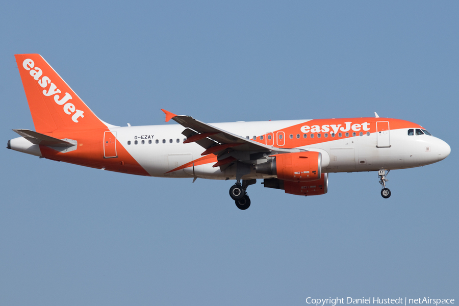 easyJet Airbus A319-111 (G-EZAY) | Photo 536591