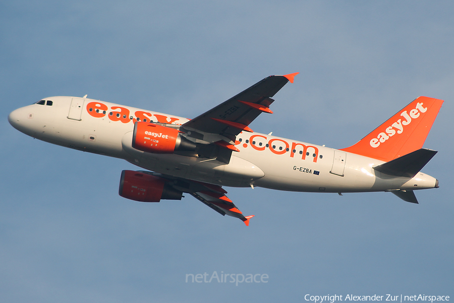easyJet Airbus A319-111 (G-EZBA) | Photo 433875