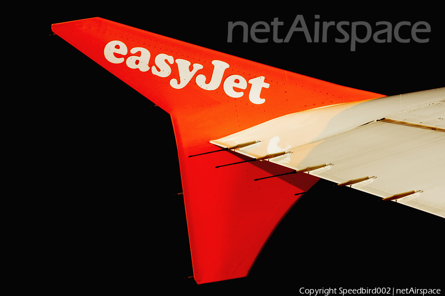 easyJet Airbus A319-111 (G-EZBD) | Photo 24083