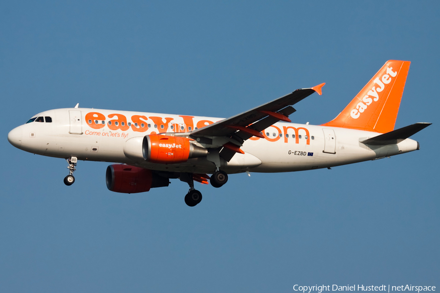 easyJet Airbus A319-111 (G-EZBD) | Photo 658044