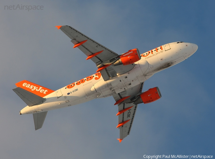 easyJet Airbus A319-111 (G-EZBE) | Photo 35686