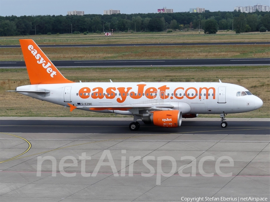 easyJet Airbus A319-111 (G-EZBE) | Photo 256002