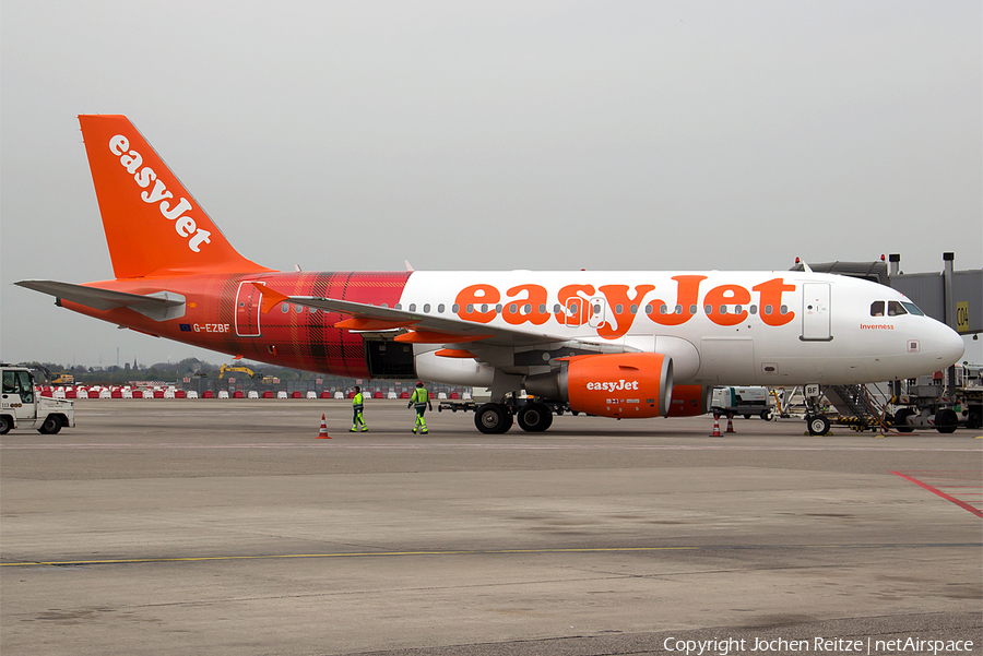 easyJet Airbus A319-111 (G-EZBF) | Photo 44271