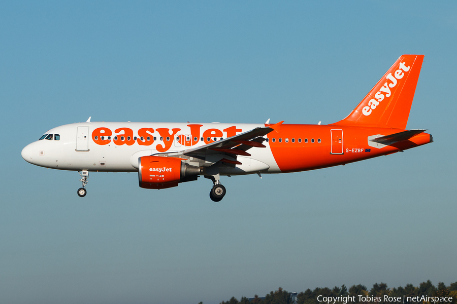 easyJet Airbus A319-111 (G-EZBF) | Photo 297464
