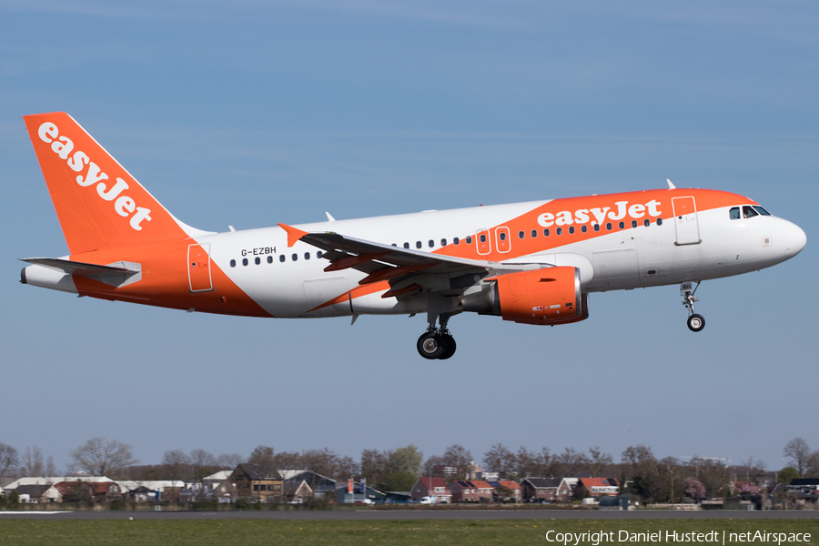 easyJet Airbus A319-111 (G-EZBH) | Photo 516427